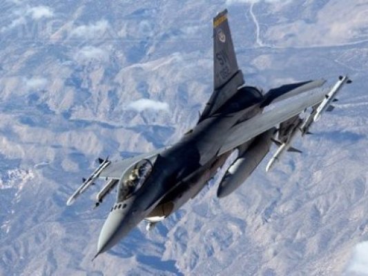Legea privind achiziţia avioanelor multirol, adoptată de Camera Deputaţilor